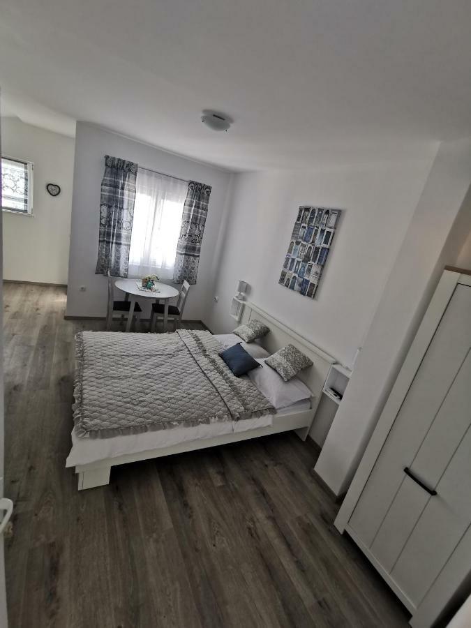 Apartmani Mila ستاريغغاد باكلينتسا المظهر الخارجي الصورة