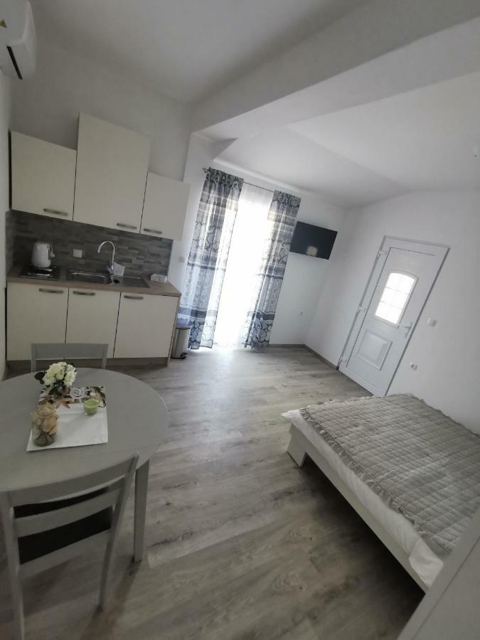 Apartmani Mila ستاريغغاد باكلينتسا المظهر الخارجي الصورة